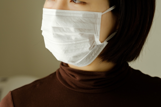 マスクをしている女性