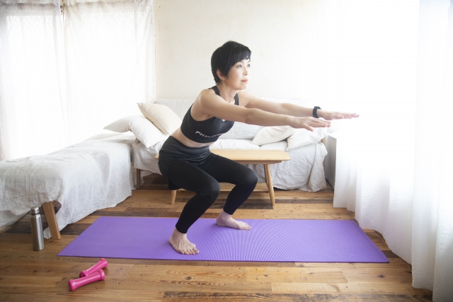 中高齢者女性スクワット